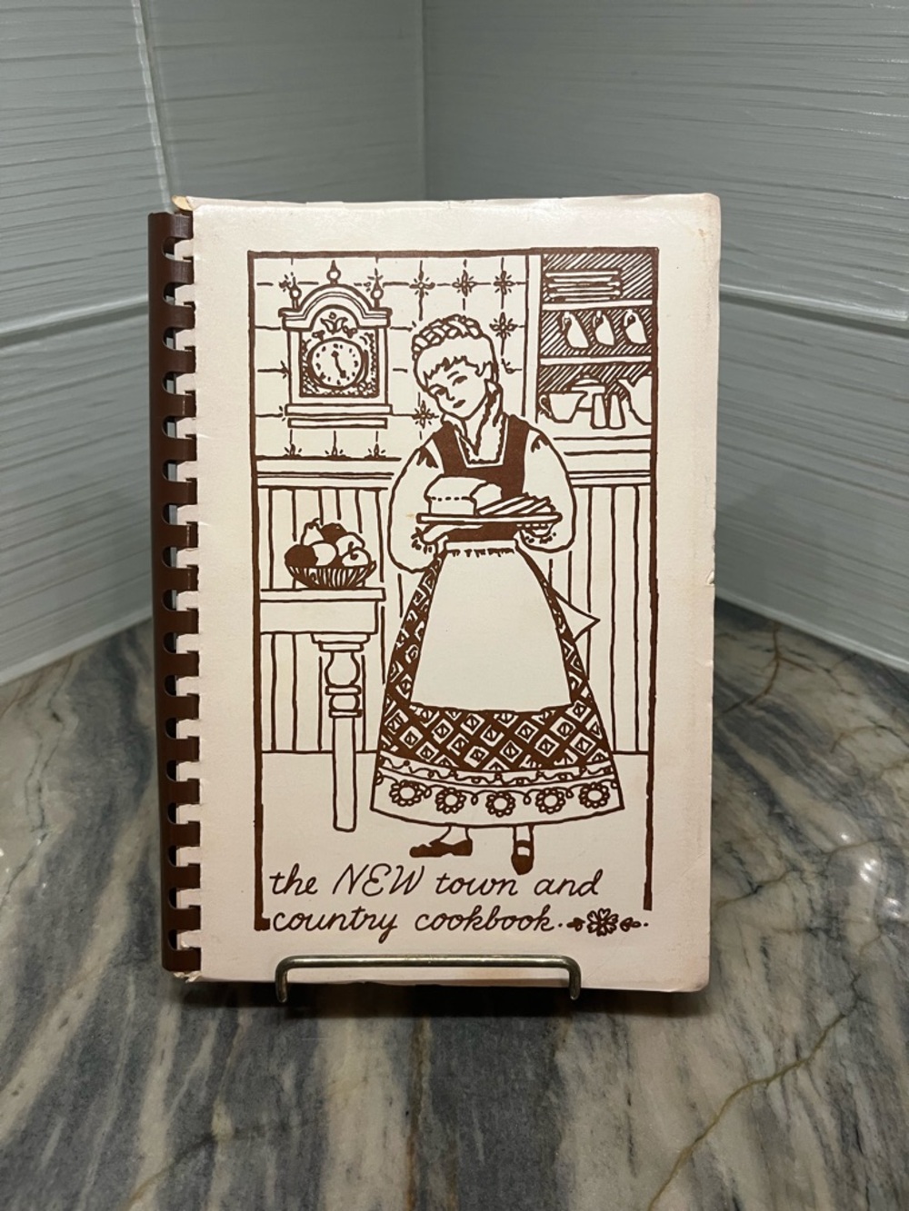 Vintage Country Cookbook
The New Town And Country Cookbook 1975 Wynnewood PA